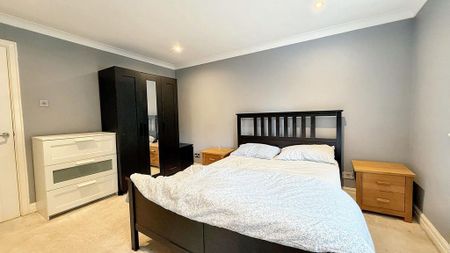 1 bedroom in a house share to rent - Photo 3