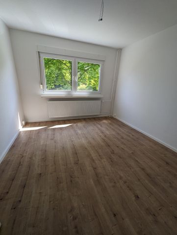 Erstbezug nach Sanierung – 2-Zimmer-Wohnung mit Balkon - Foto 2