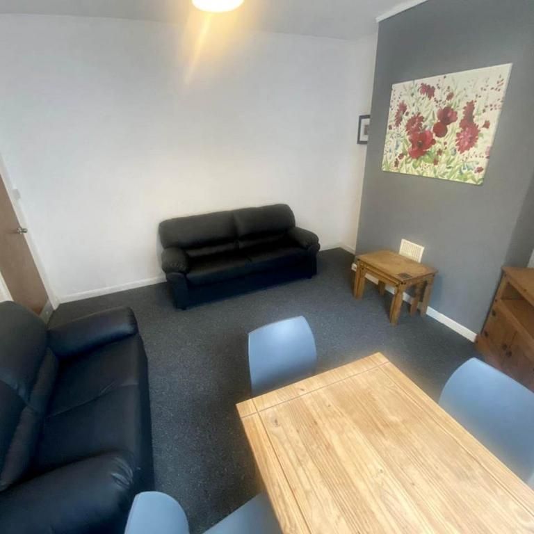 4 bedroom house to rent - Photo 1
