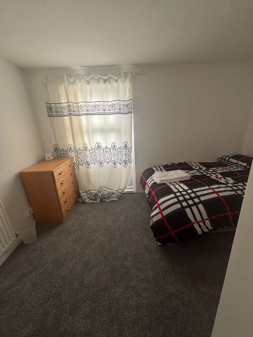 Room in a Shared House, Smock Walk, CR0 - Photo 3