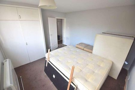 Petworth Court, Bath Road, Reading, RG1 - Photo 3