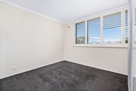 Stylish Top Floor Apartment in Fantastic Location - Photo 4