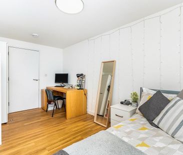 4 bedroom flat to rent - Photo 4