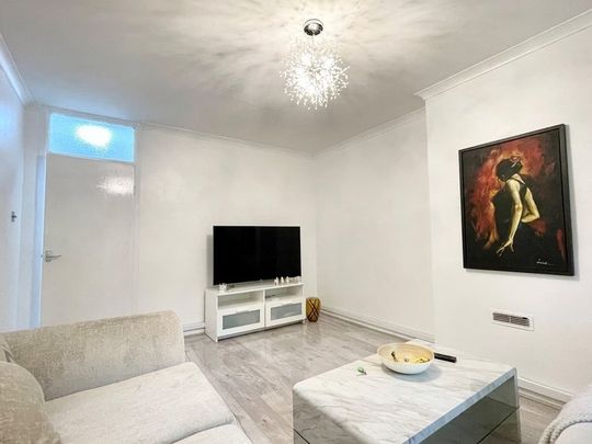 2 Bed Flat, Hume Court, N1 - Photo 1