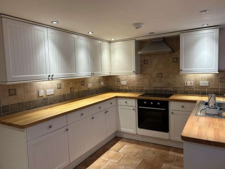 A character three bedroom Cottage in a peaceful location forming part of the Trebartha Estate to let on an Assured Shorthold Tenancy for an initial period of 12 - Photo 4