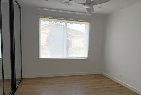 Modern Two Bedroom Freestanding Unit with Spacious Courtyard - Photo 5