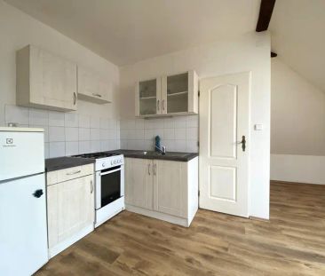 PRONÁJEM ZREKONSTRUOVANÉHO STŘEŠNÍHO BYTU 1+ KK, ČERNOVICE BRNO - Fotografie 4