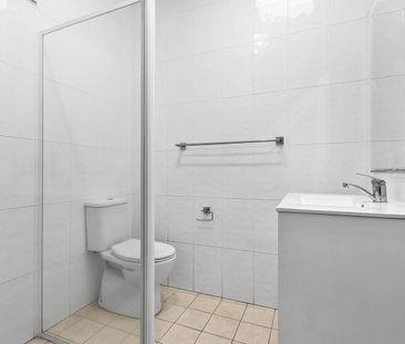 Spacious 4BR Rental in North Wollongong - Photo 5