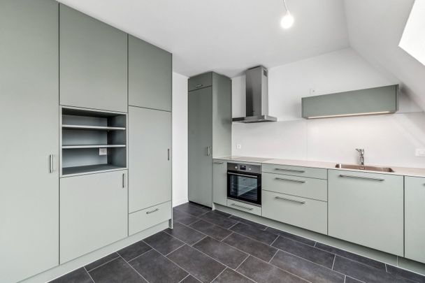 "Dreamy freshly renovated attic apartment (including 1 year of free parking rent)" - Photo 1