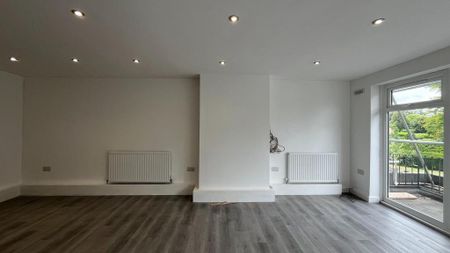 3 bedroom flat to rent - Photo 4