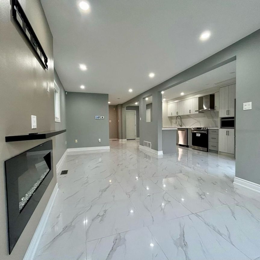 For Lease - 1176 Beaver Valley Crescent, Oshawa, Ontario - Photo 1