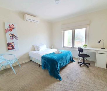 Room 12 (Non Ensuite) - Photo 1