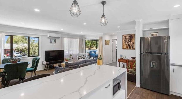 Modern Townhouse Living - Photo 1