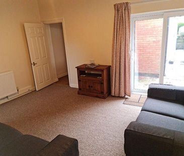 4 bedroom end of terrace house to rent - Photo 4