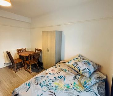 Room in a Shared House, Kipling House, SE5 - Photo 1