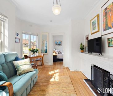 Quintessential St Kilda – Fully Furnished Apartment - Photo 3
