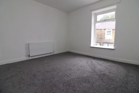 2 bedroom House To Let - Photo 2