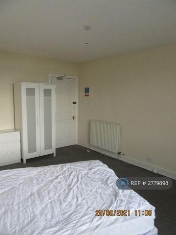 3 bedroom penthouse to rent - Photo 4