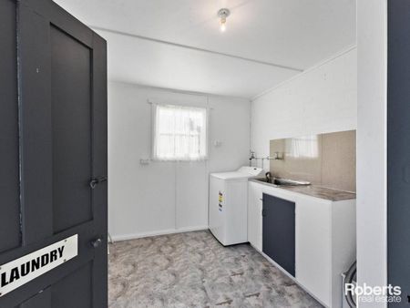 STUNNING SWANSEA - Photo 3