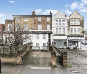 Small but perfectly formed, self contained top floor studio - Photo 1