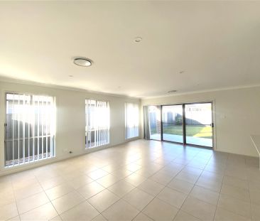 Modern Family Home - Photo 6