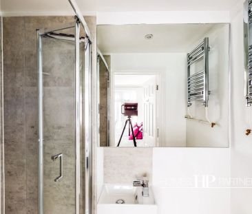 Martyrs Avenue, Langley Green, RH11 - Photo 4