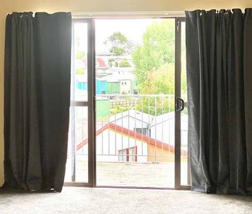 Chic 2BR Townhouse in Papatoetoe - Photo 5