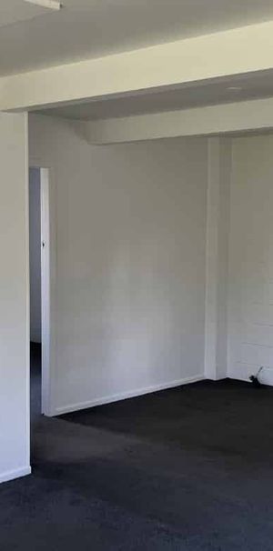 6 Bedroom Home in Hillcrest - Upstairs/Downstairs - Photo 1