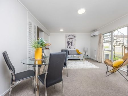 Beautifully Renovated Home in a Prime Onehunga Location - Photo 5