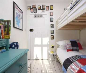 4 bedroom detached house to rent - Photo 3