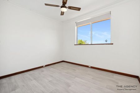 Charming 3 bedroom in sought after location - Photo 3