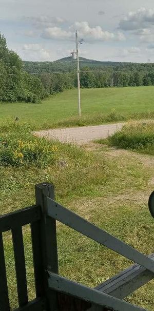 Jolie maison de campagne avec sous-sol à louer. - Photo 1