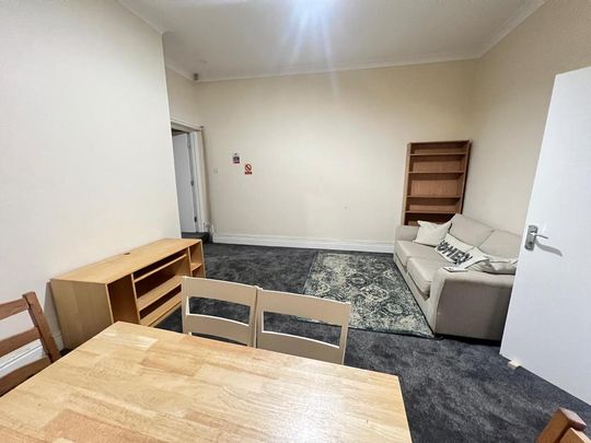 5 bedroom house of multiple occupation to rent - Photo 1