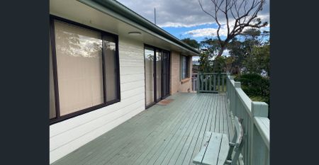 Coastal Home with Studio - Photo 4