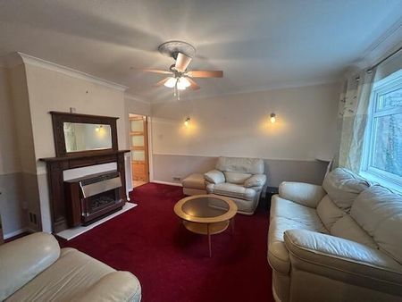 4 bedroom detached house to rent - Photo 2