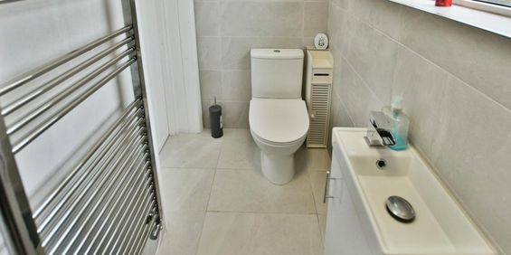 1 bedroom in a house share to rent - Photo 3