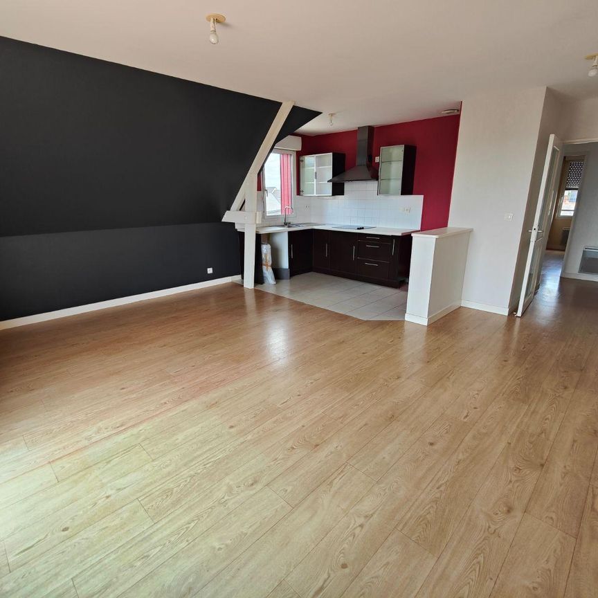 Au c?ur du centre-bourg de Saint ERBLON, bel appartement T3 (51m² carrez / 62m² au sol), situé ... - Photo 1