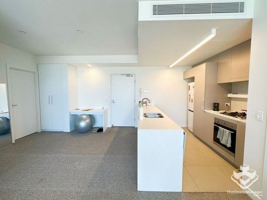 LUXURY 2 BEDROOM APARTMENT IN WEST ENDing - Photo 1