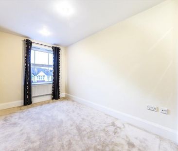 3 bedroom flat to rent - Photo 4