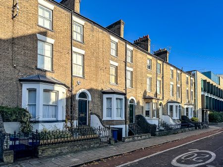 Bateman Street, Cambridge - Photo 2