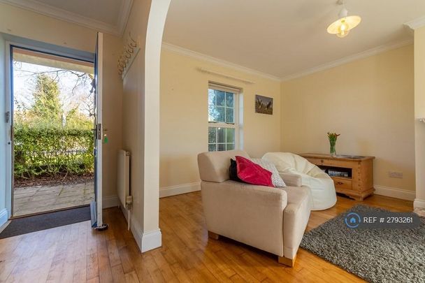 4 bedroom semi-detached house to rent - Photo 1