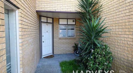 Charming Ranui Rental: Budget-Friendly Living - Photo 5