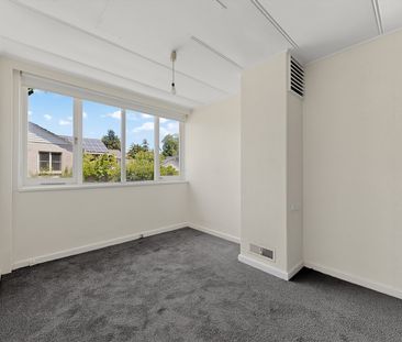 9 Cascade Drive, Kew East VIC 3102 - House For Rent | Domain - Photo 1