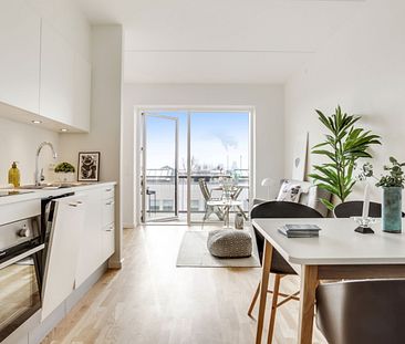 Lys og rummelig to værelses seniorbolig med fællesskab og god udsigt - Photo 2