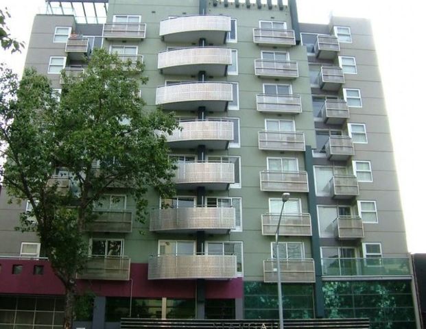 🏙️ Stylish 2-Bedroom Furnished Apartment in Melbourne CBD – Prime Location! 🏙️ - Photo 1