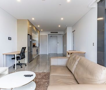 Stylish Furnished 1 Bed Unit - Prime Eastgardens Location - Photo 4