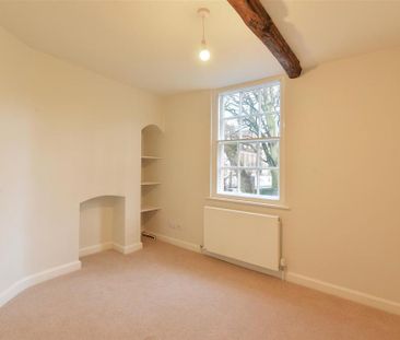 4 bedroom end of terrace house to rent - Photo 4