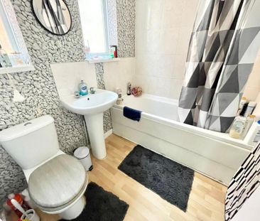 3 bedroom semi-detached house to rent - Photo 6
