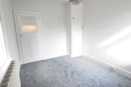 2 bedroom ground floor flat to rent - Photo 3