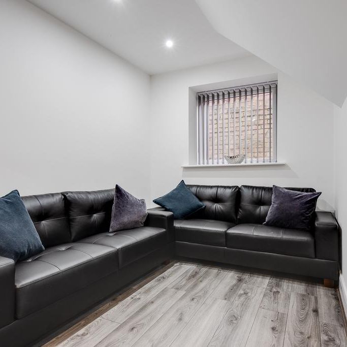 1 bedroom in a flat share to rent - Photo 1